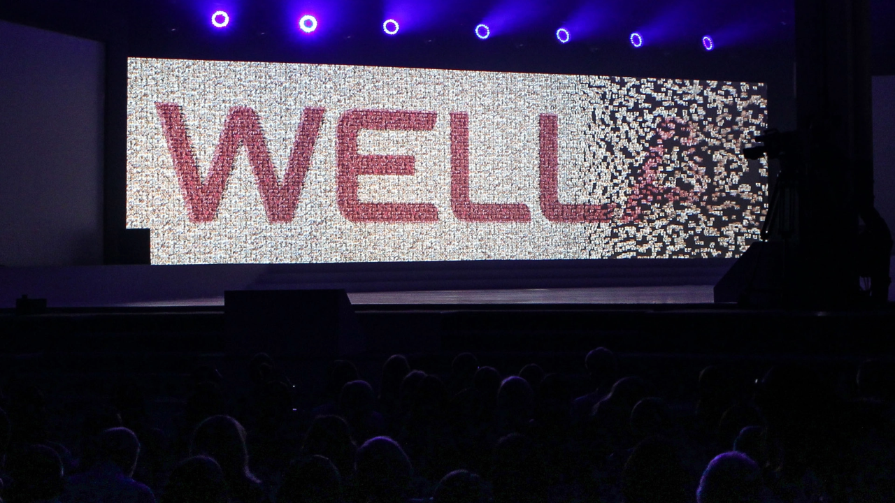 Real-time creation of a live digital photo mosaic in the form of a full-screen logo