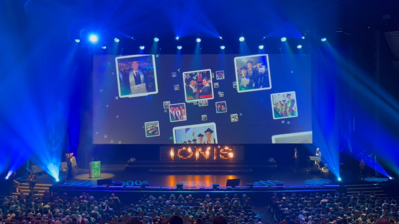 Reveal of a live photo mosaic for the Ionis graduation ceremony at the Palais des Congrès in Paris