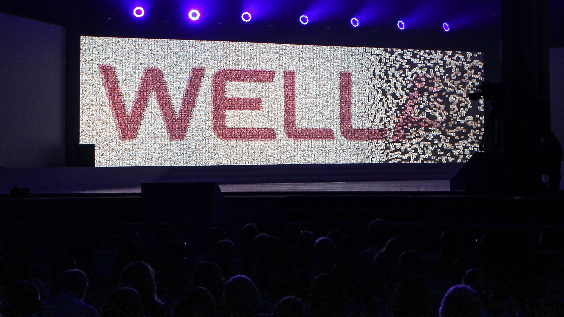 Real-time creation of a live digital photo mosaic in the form of a full-screen logo