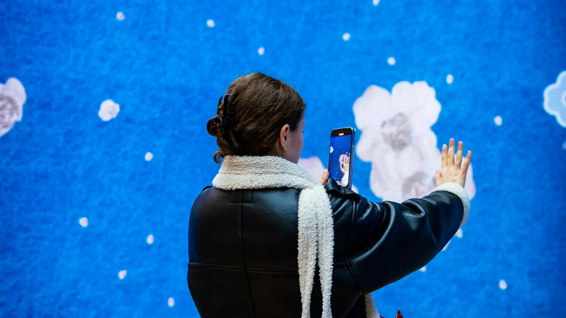 Interactive flower buds bloom with Kinect during Press Day FW24
