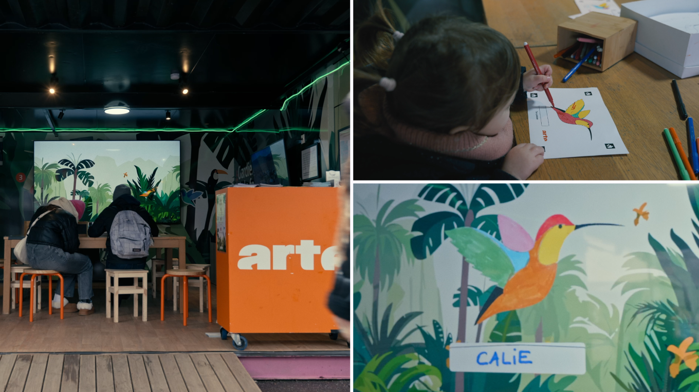Des enfants colorient des colibris qui s’animent ensuite sur le grand écran d'un atelier d'Arte pour la promotion du documentaire Les Gardiens de la Forêt