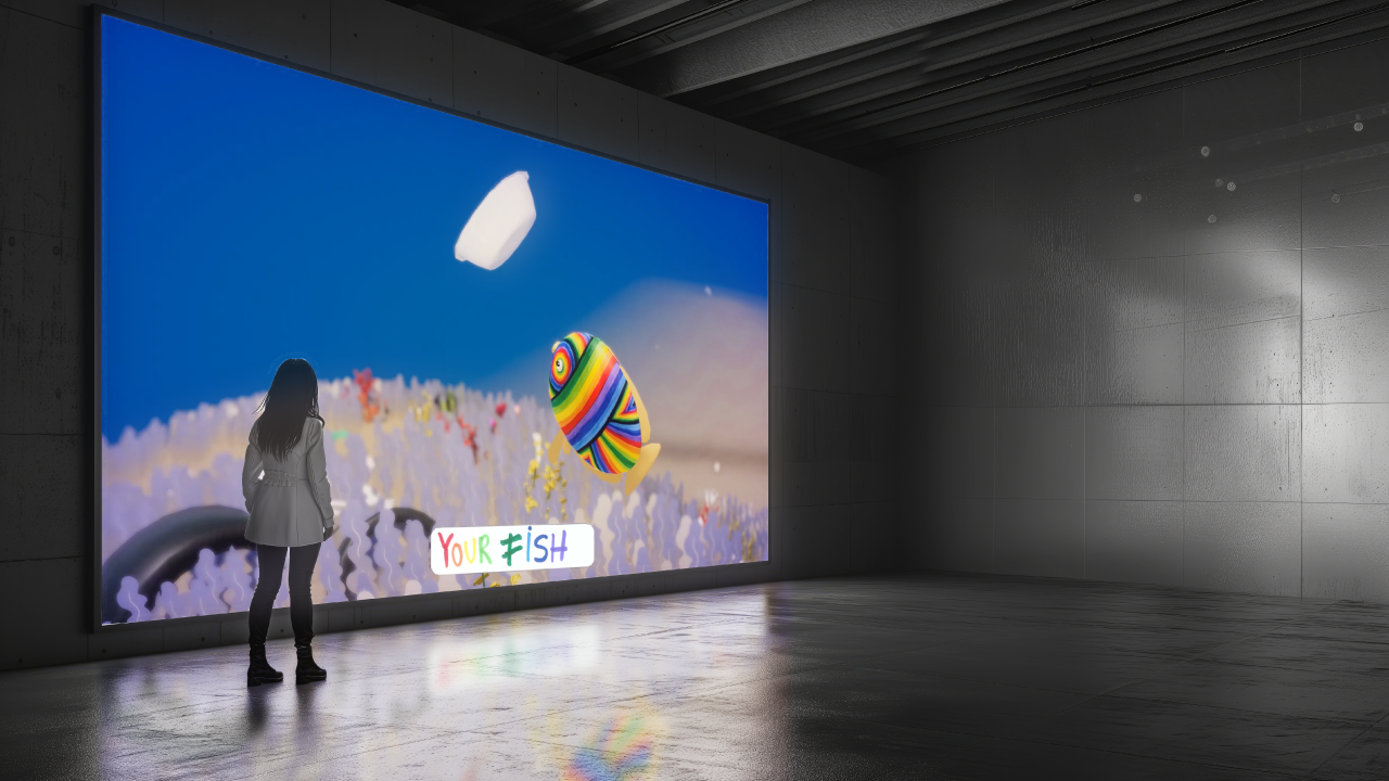 Une personne contemple l’animation We Are Colors Ocean projetée sur le mur d’un musée